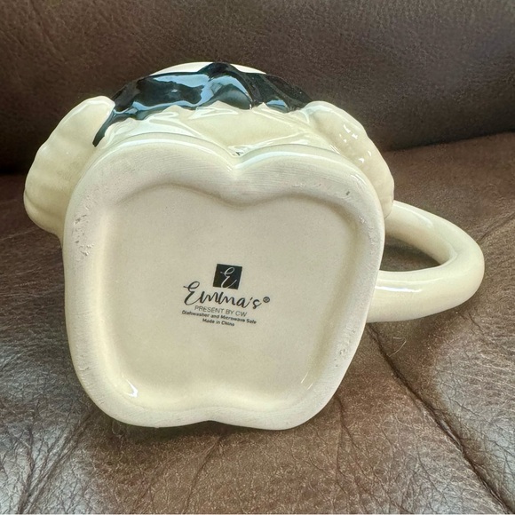 Mummy Holding Bat Hand Painted Ceramic Halloween Mug - Picture 10 of 11